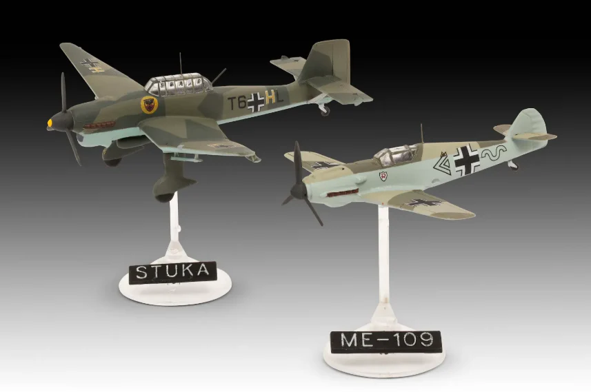 03770 Messerschmitt Bf109E & Junkers Ju87B Stuka Model Kit - Image 3