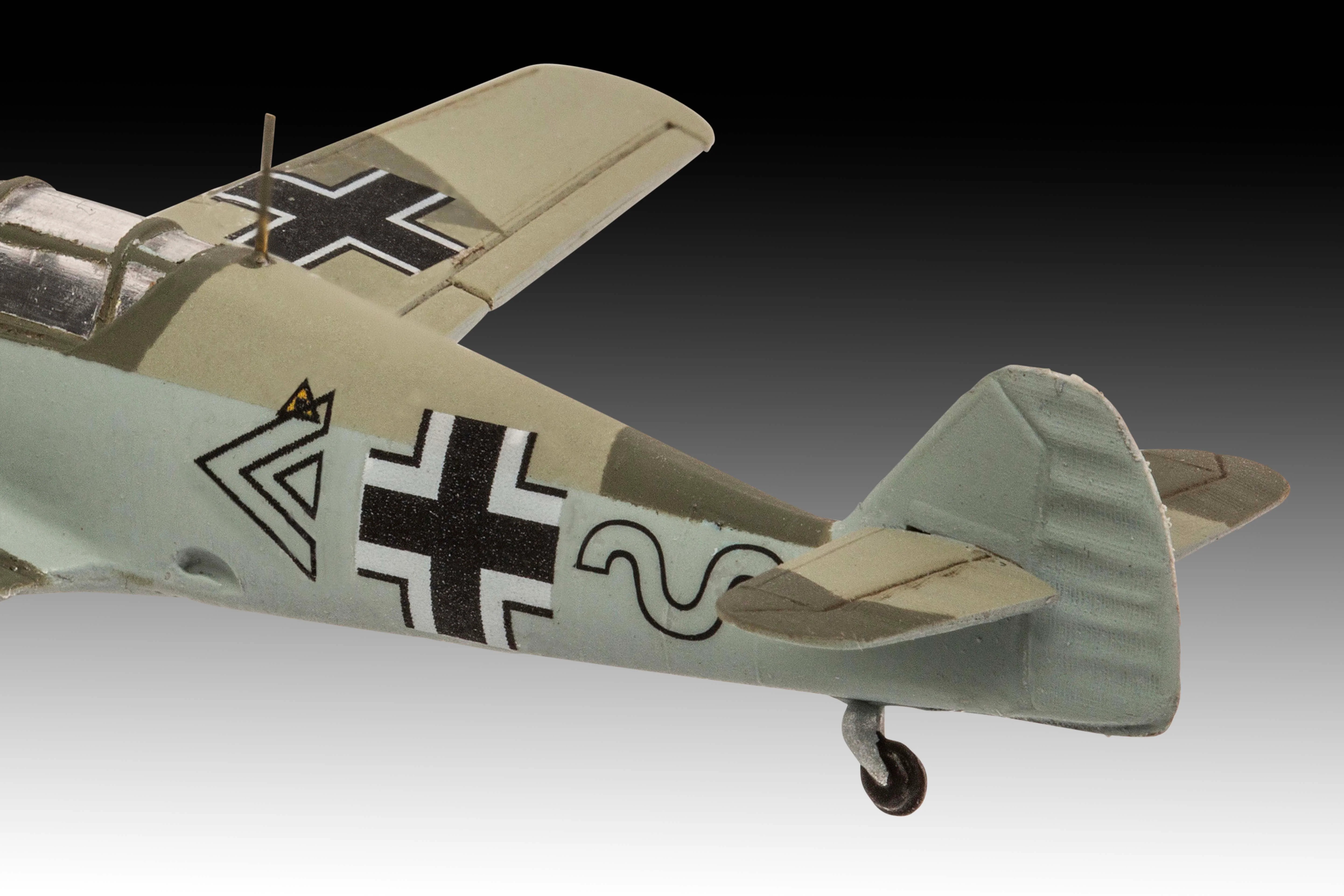 03770 Messerschmitt Bf109E & Junkers Ju87B Stuka Model Kit - Image 9