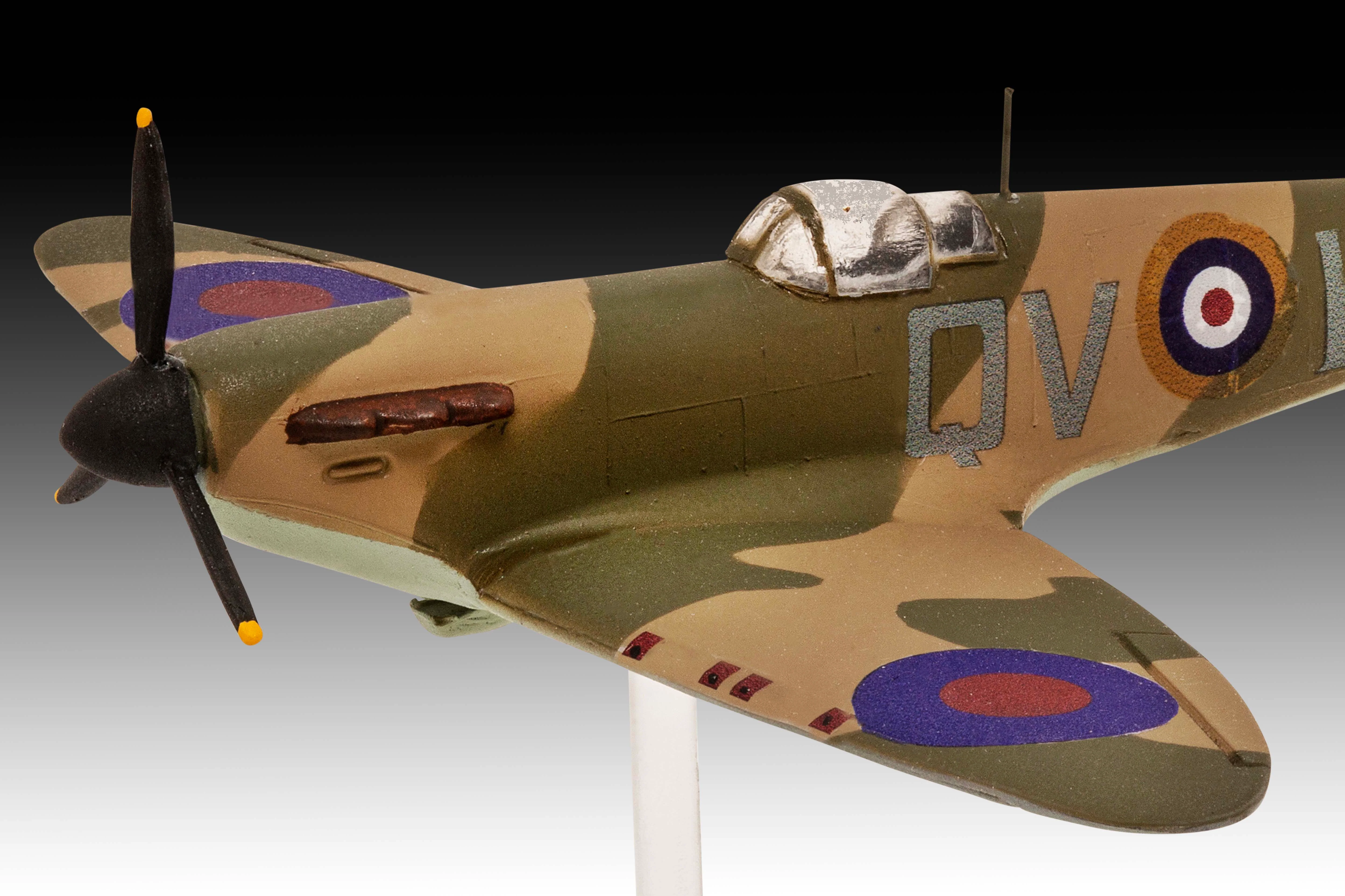 03771 Supermarine Spitfire Mk.Ia & Hawker Hurricane Mk.I Model Kit - Image 3