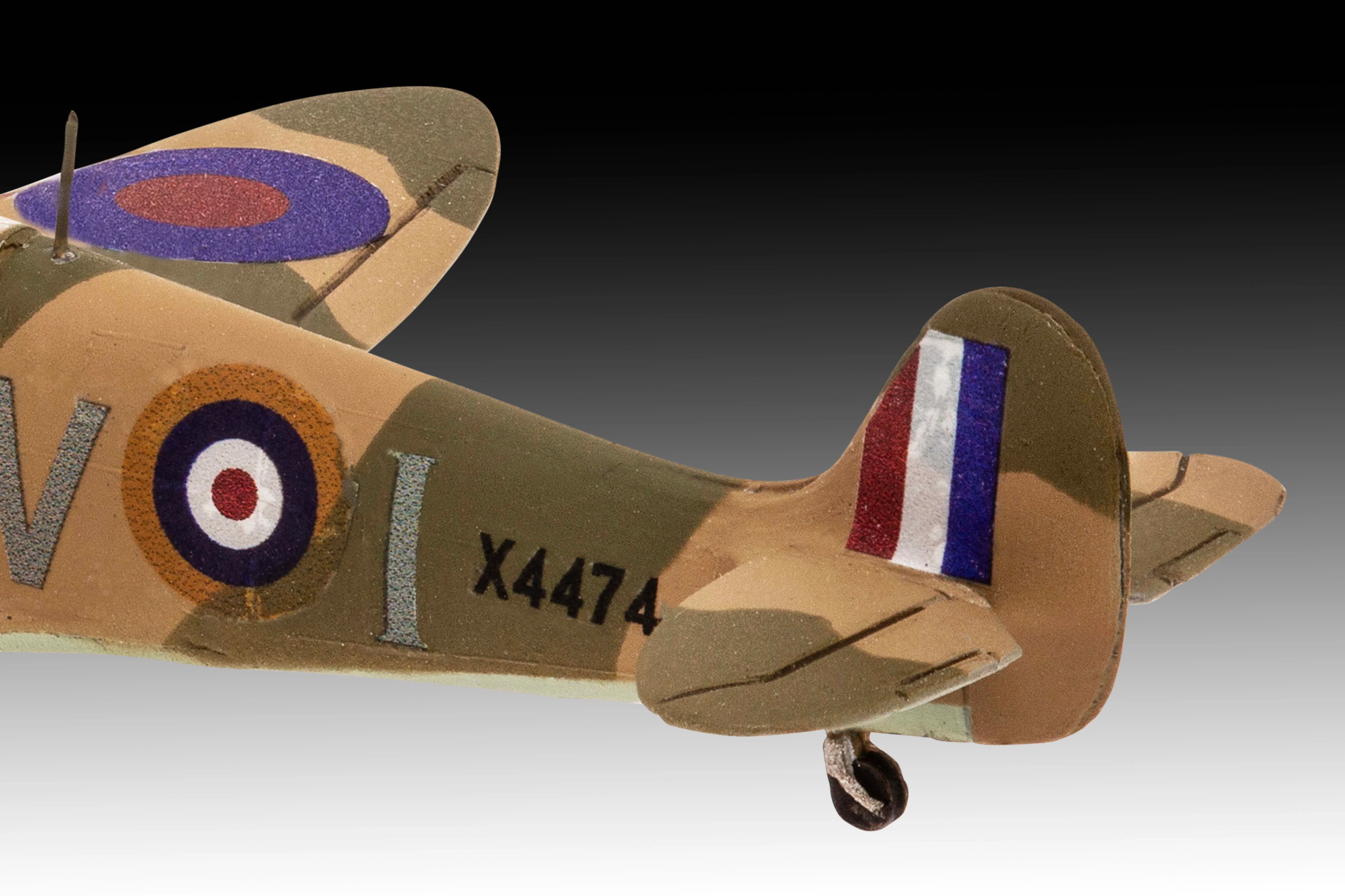 03771 Supermarine Spitfire Mk.Ia & Hawker Hurricane Mk.I Model Kit - Image 4