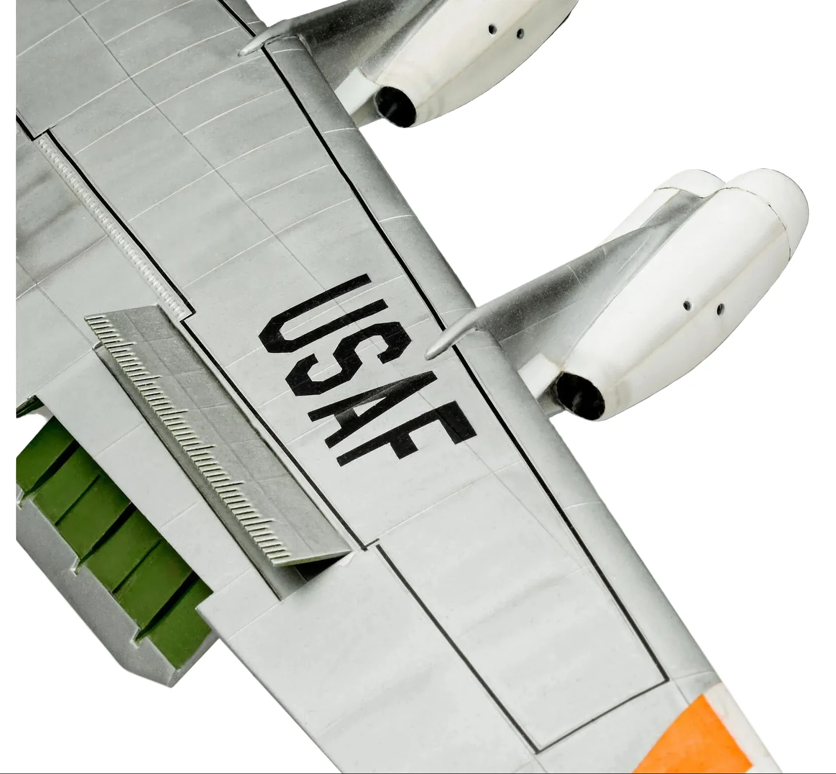 03793 B-52D Stratofortress "Platinum Edition" Model Kit - Image 6