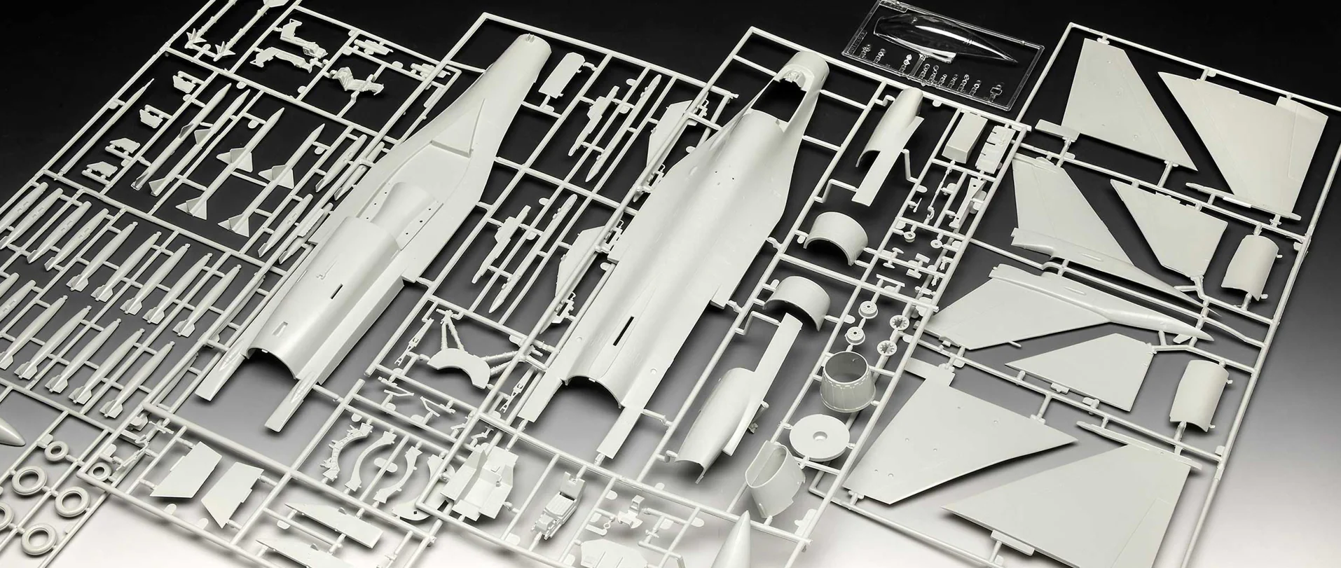 03802 F-16 Falcon 50th Anniversary Model Kit - Image 8