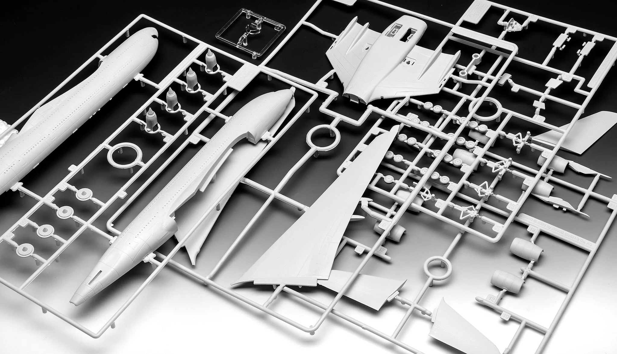 03808 Airbus A380 (1:288 Scale) Model Kit - Image 7