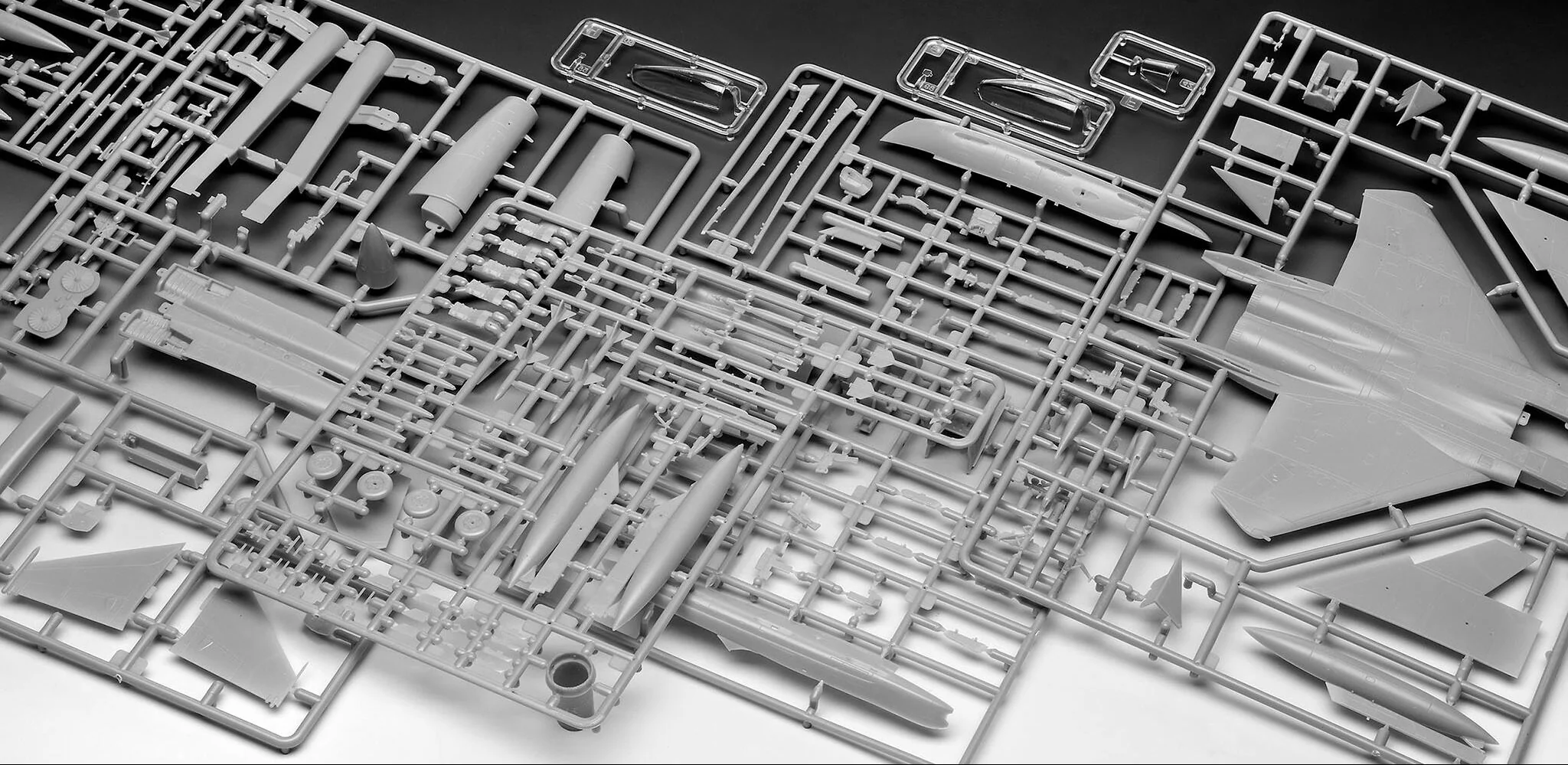 03841 F-15E Strike Eagle Model Kit - Image 7
