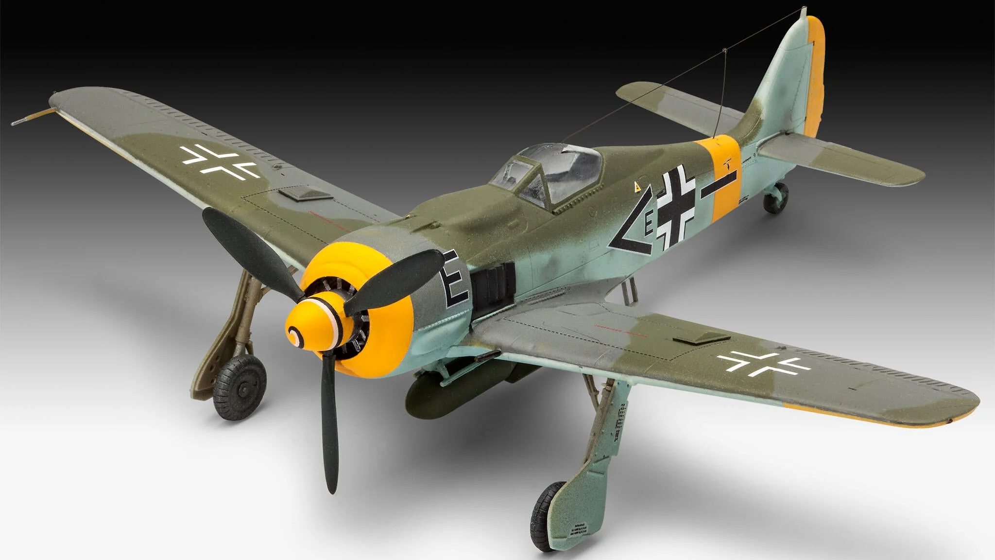 03898 Focke Wulf Fw190 F-8 Model Kit - Image 2