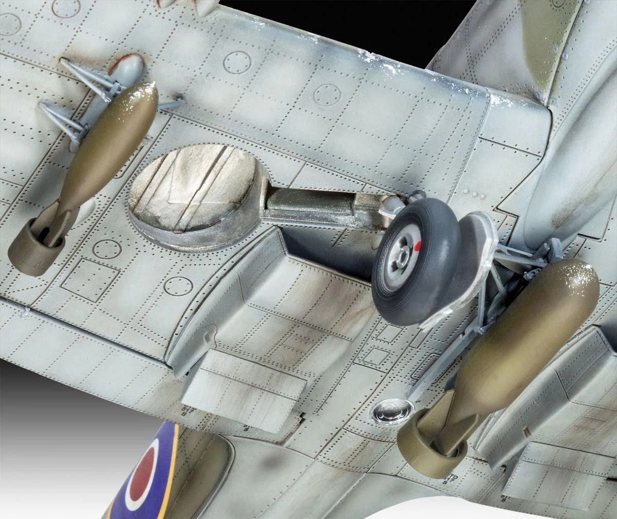 03927 Supermarine Spitfire Mk.IXc (1:32 Scale) Model Kit - Image 4