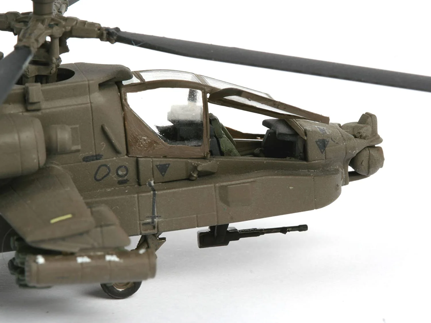 04046 US AH-64D Longbow Apache (1:144 Scale) Model Kit - Image 4