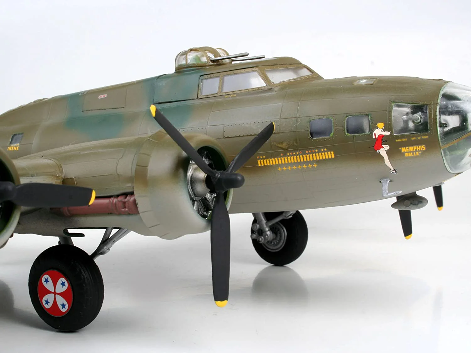 04297 B-17F Memphis Belle (1:48 Scale) Model Kit - Image 4