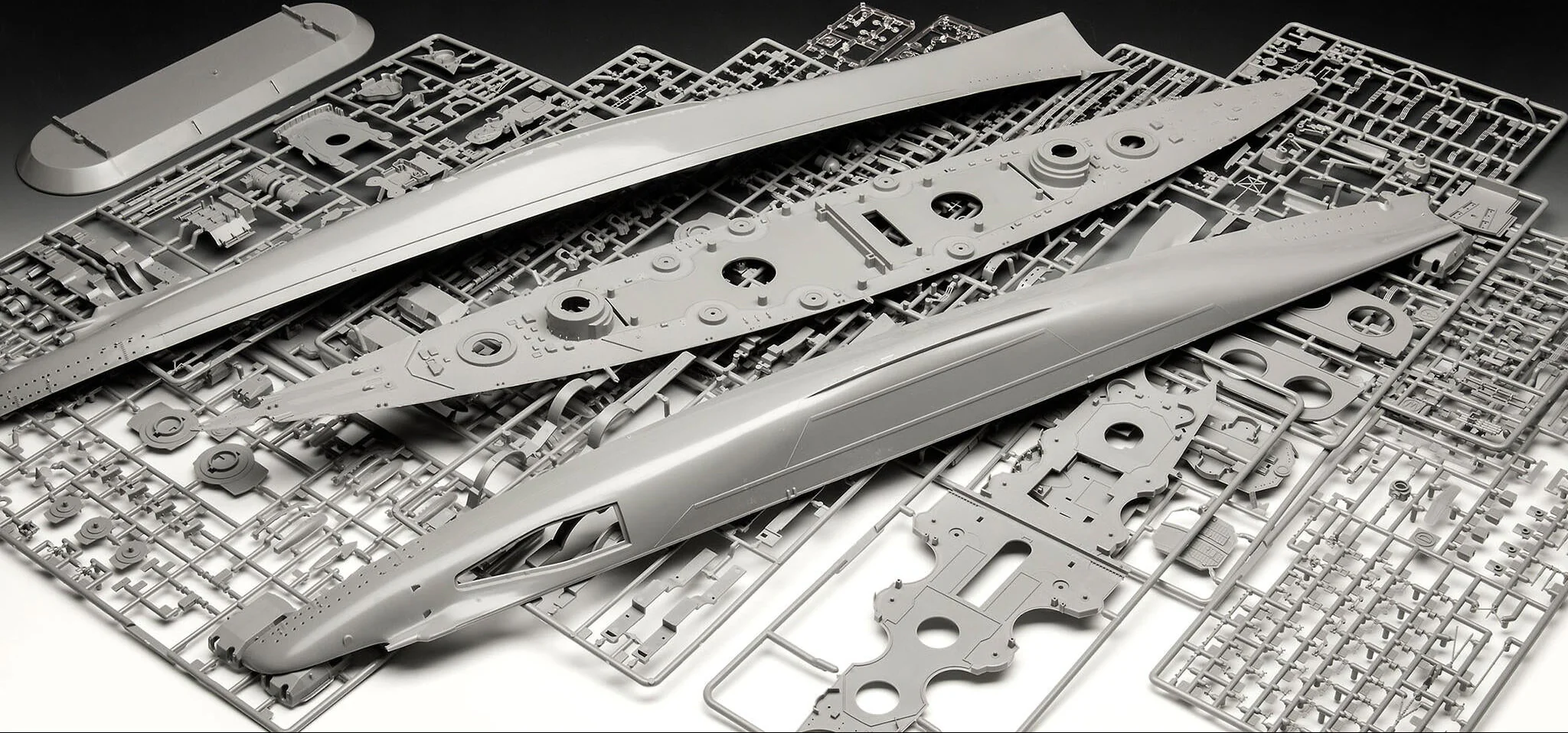 05096 German Battleship "Tirpitz" Model Kit - Image 6