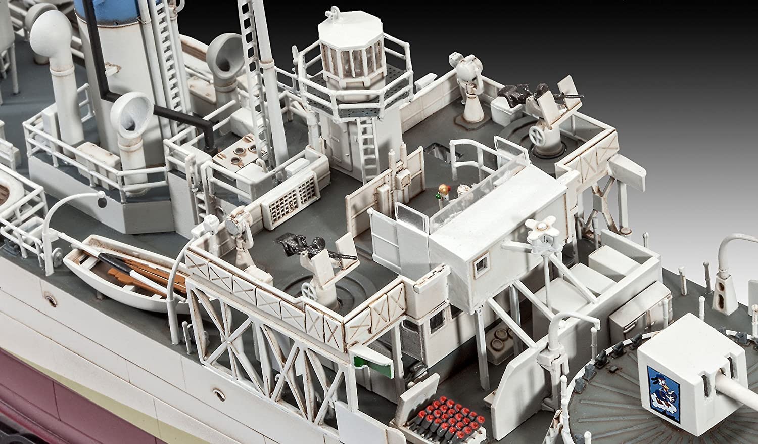 05132 Flower Class Corvette "HMCS Snowberry" (1:144 Scale) Model Kit - Image 4