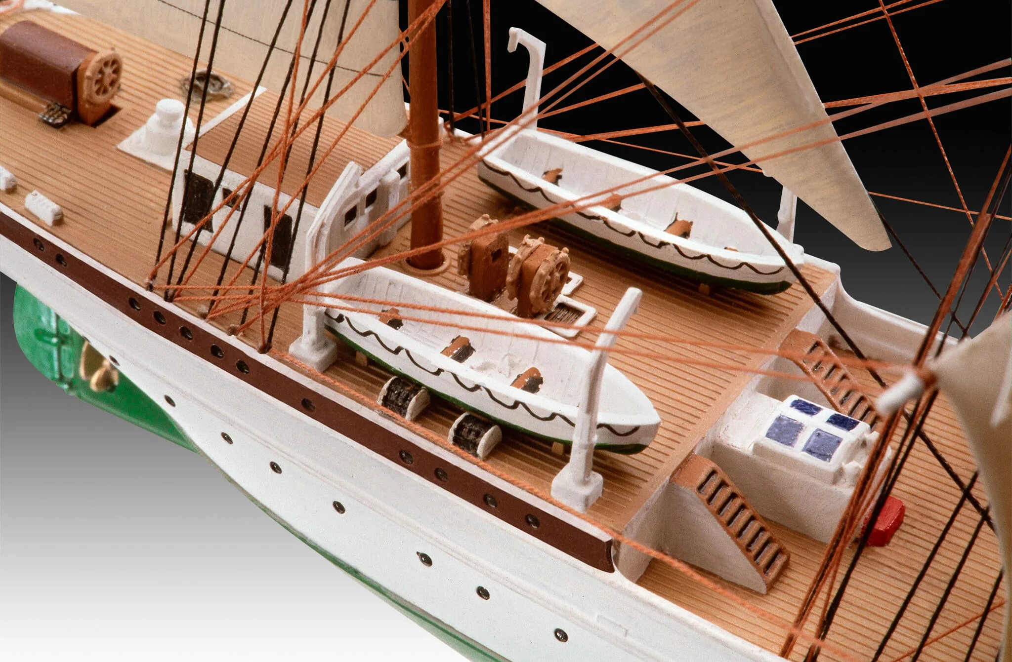 05432 Gorch Fock Model Kit - Image 3