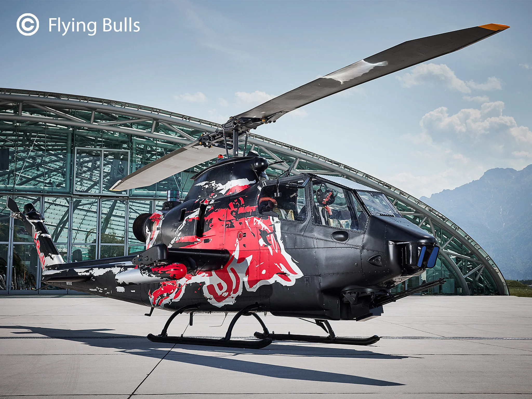 05640 Gift Set AH-1F Cobra: Flying Bulls 25th Anniversary Model Kit