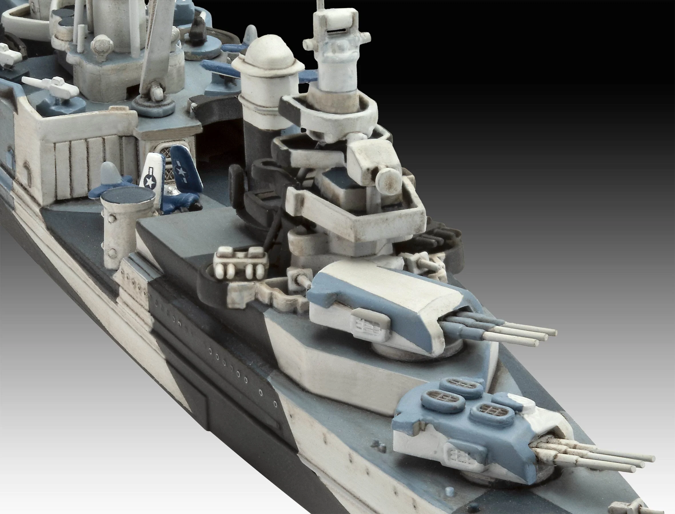 05644 Gift Set Pacific Warriors (USS Fletcher & Indianapolis) Model Kit - Image 4