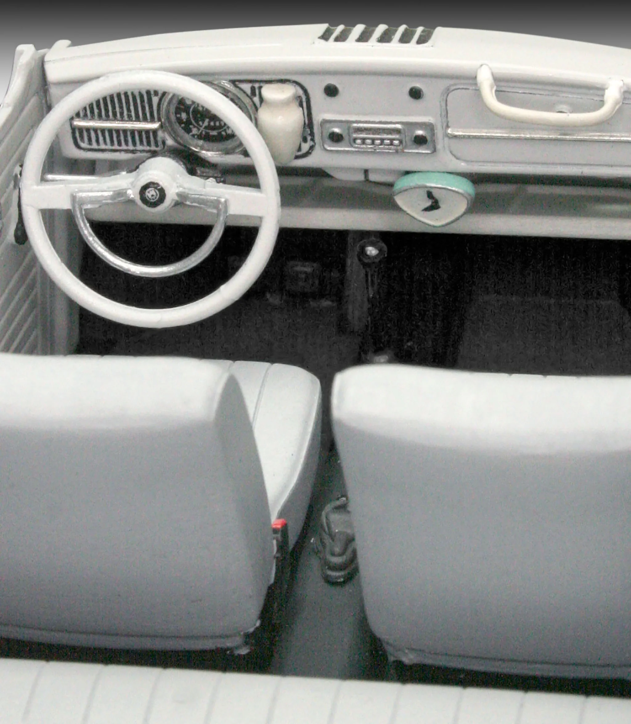 07083 Volkswagen Beetle Limousine 1968 (1:24 Scale) Model Kit - Image 4