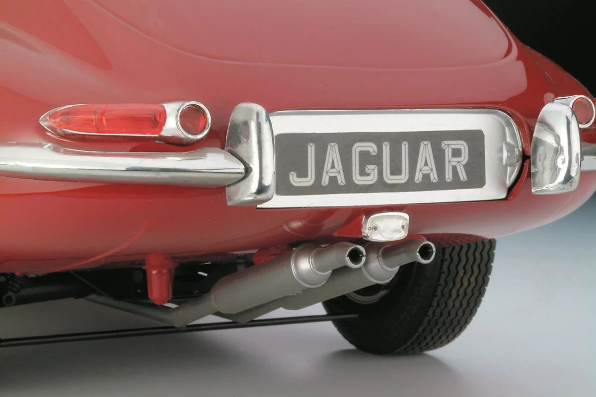 07717 Jaguar E-Type (1:8 Scale) Model Kit - Image 7