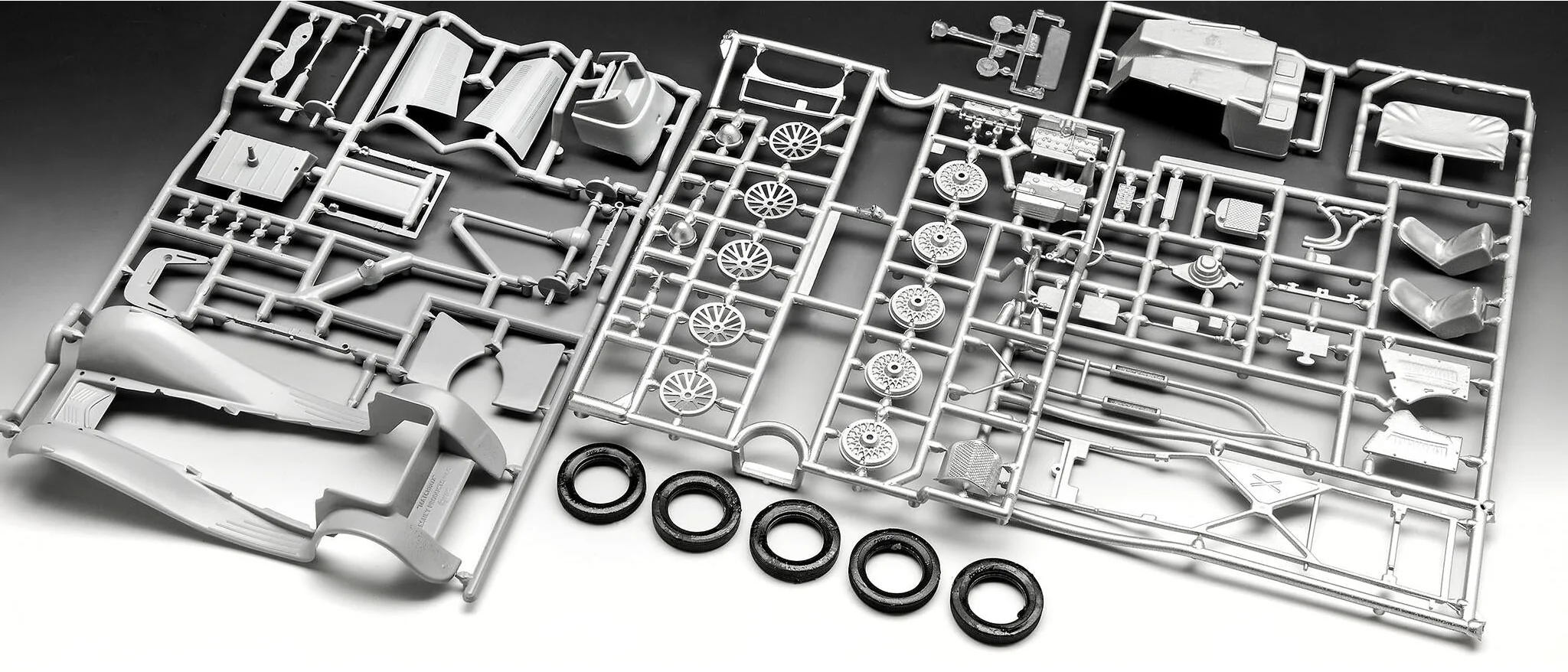 07752 Jaguar SS 100 Model Kit - Image 7