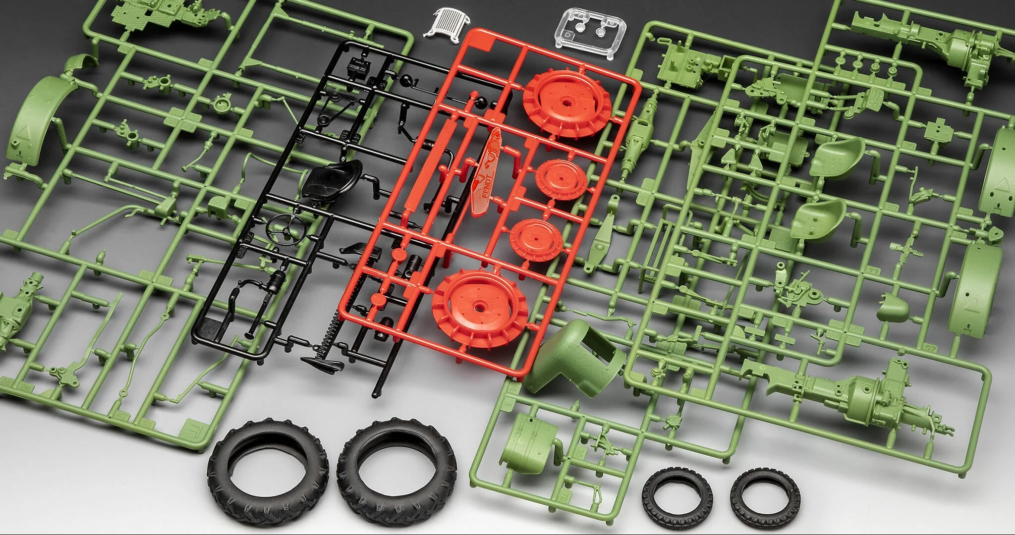 07828 Fendt F20 Dieselroß Tractor (Click System) Model Kit - Image 8