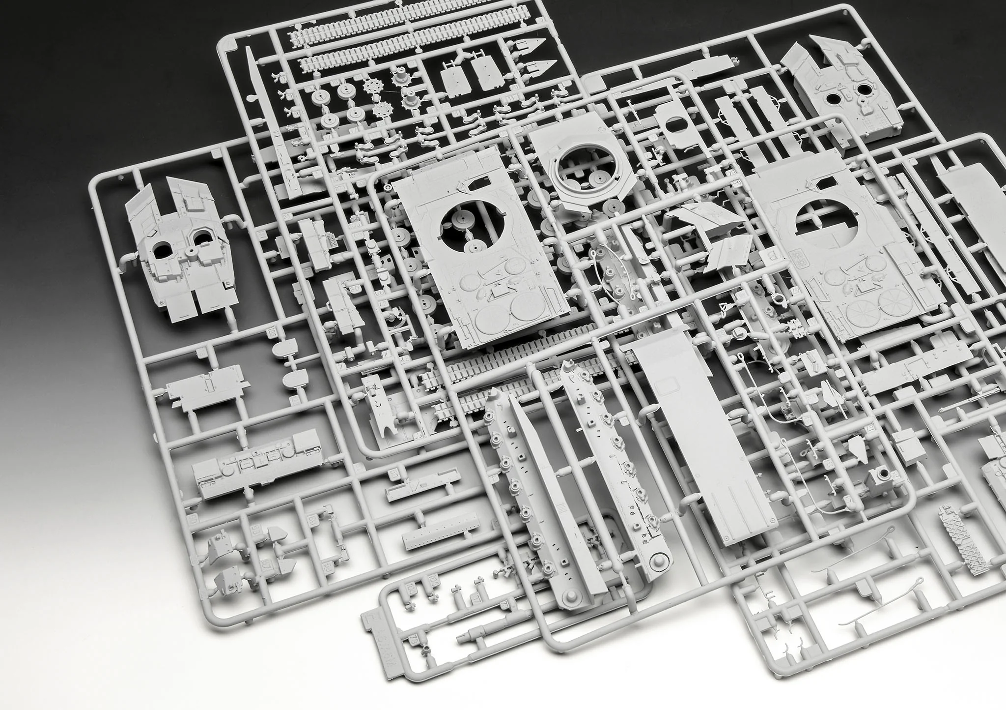 63355 Model Set Leopard 2A7V Model Kit - Image 7