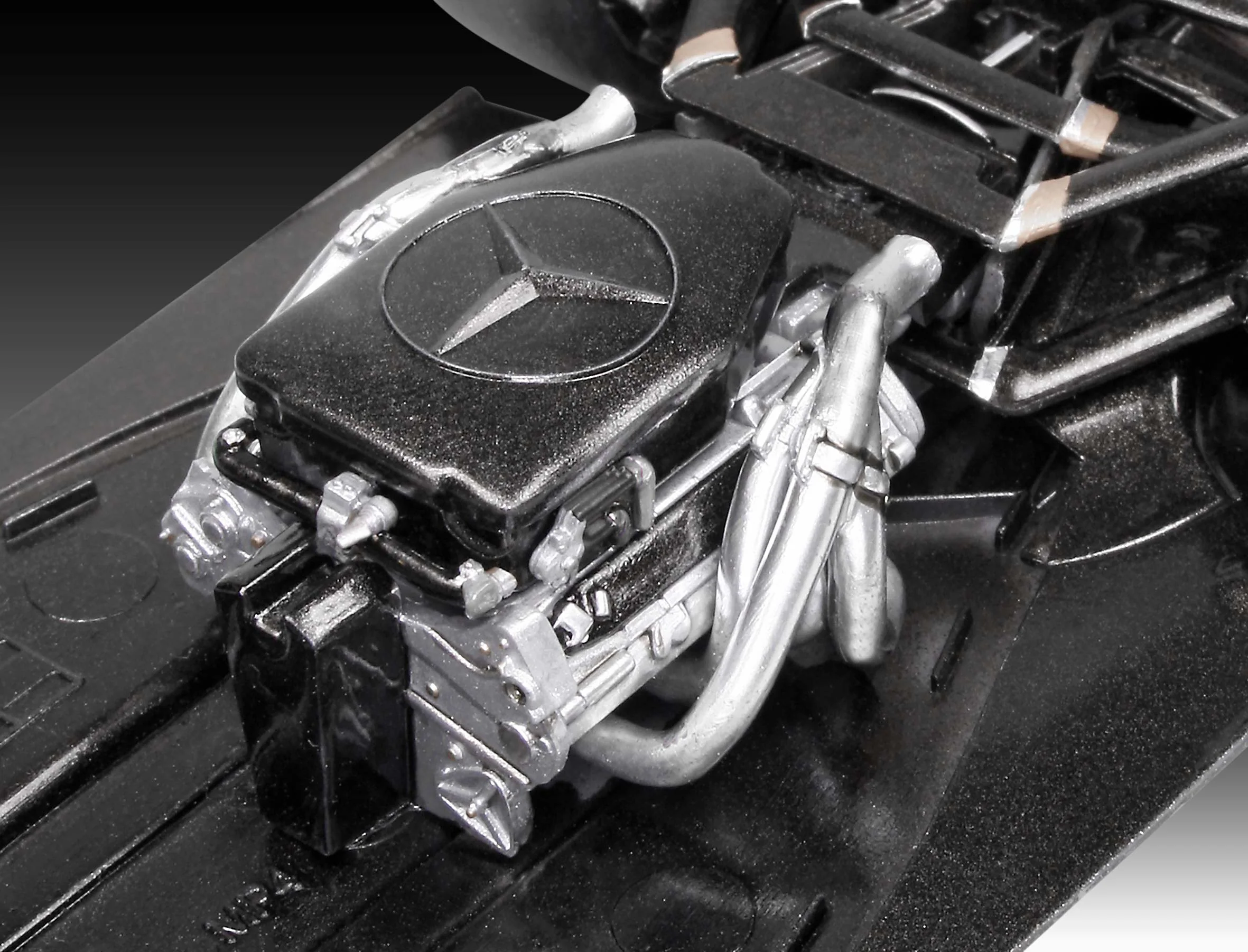67096 McLaren Mercedes MP4-25 "Lewis Hamilton" Model Kit - Image 5