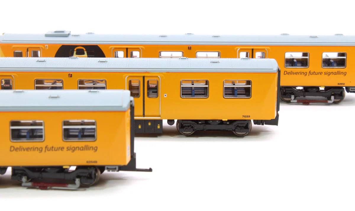 RT-N-313-351-DCC Class 313121 Network Rail Yellow 3 Car Set (DCC Sound) - Image 4