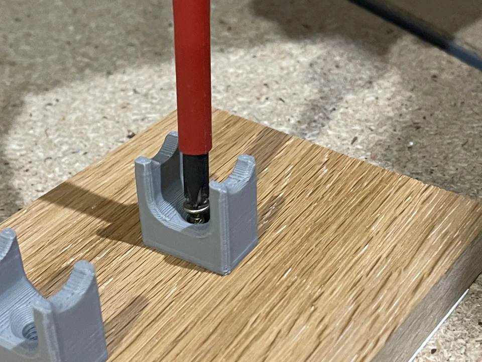 RRM004 OO Gauge Weathering Stands (Pack of 4) - Image 6