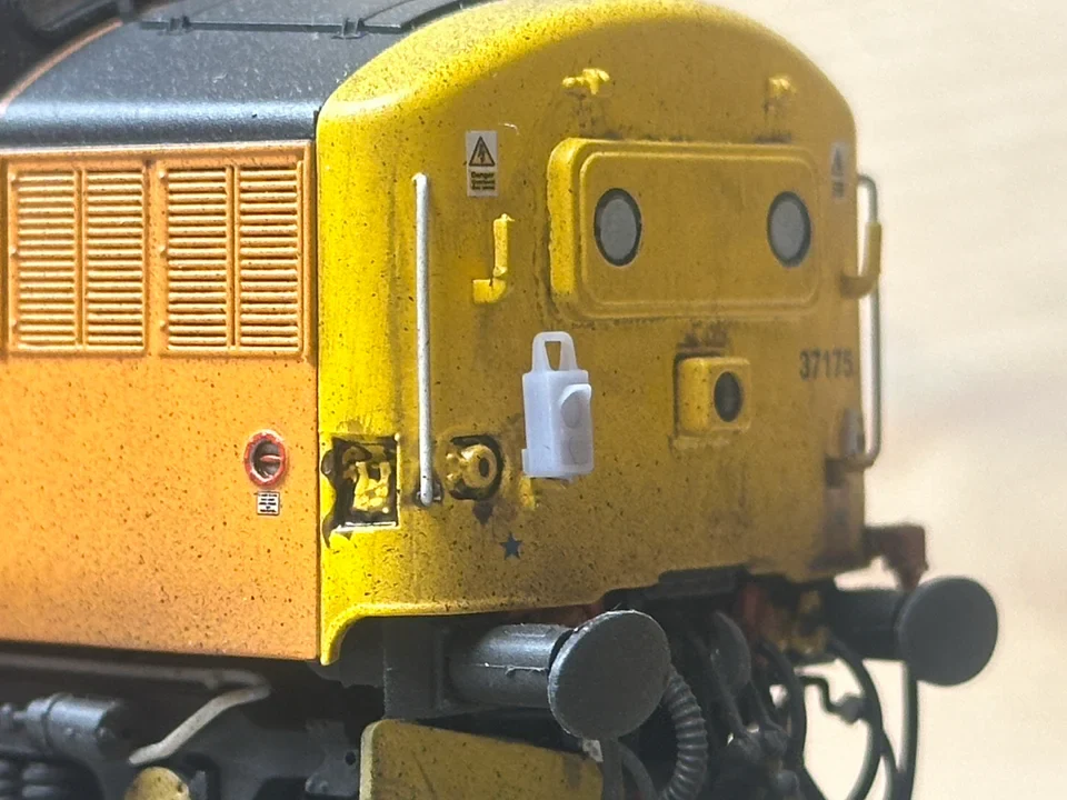 RRM019 OO Gauge Tail Lamps Modern (Pack of 24) - Unpainted - Image 2