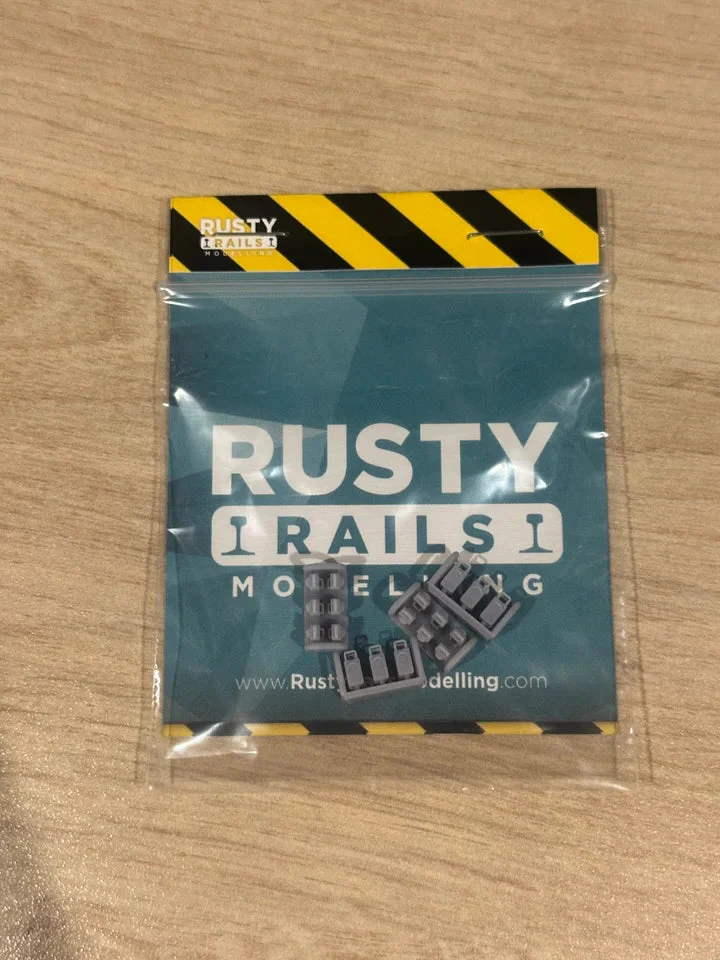 RRM019 OO Gauge Tail Lamps Modern (Pack of 24) - Unpainted - Image 3