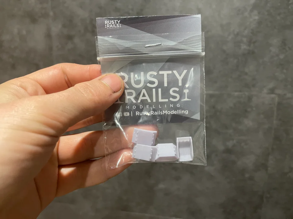RRM027 N Gauge Small Skips (Pack of 4) - Unpainted Model Kit - Image 3