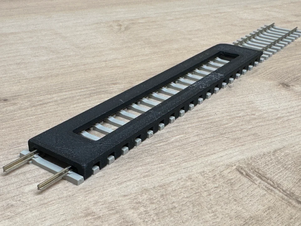 RRM028 OO Gauge Sleeper Spacer (Single Pack) - Image 2