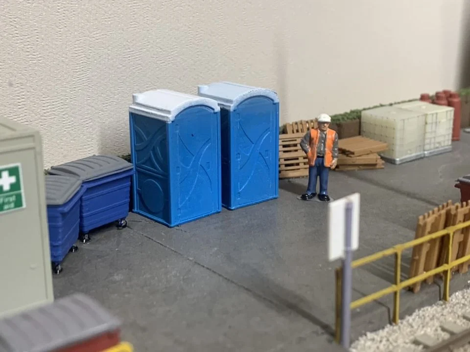 RRM036 OO Gauge Portable Toilets (Pack of 2) - Unpainted - Image 3