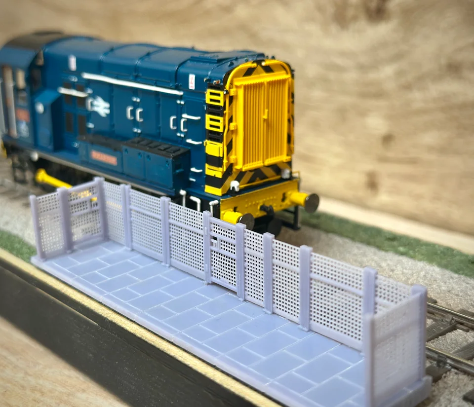 RRM043 OO Gauge Platform End Fences (Pack of 10) - Unpainted - Image 2