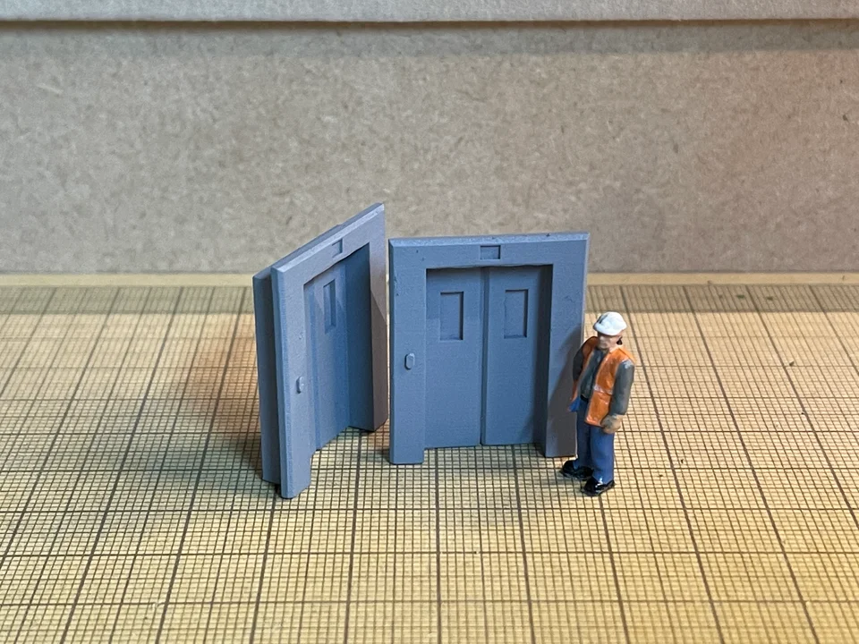 RRM082 OO Gauge Elevator Doors (Pack of 2) - Unpainted - Image 3