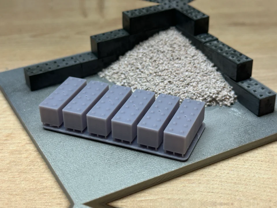 RRM088 N Gauge Concrete Blocks (Pack of 12) - Unpainted Model Kit - Image 3