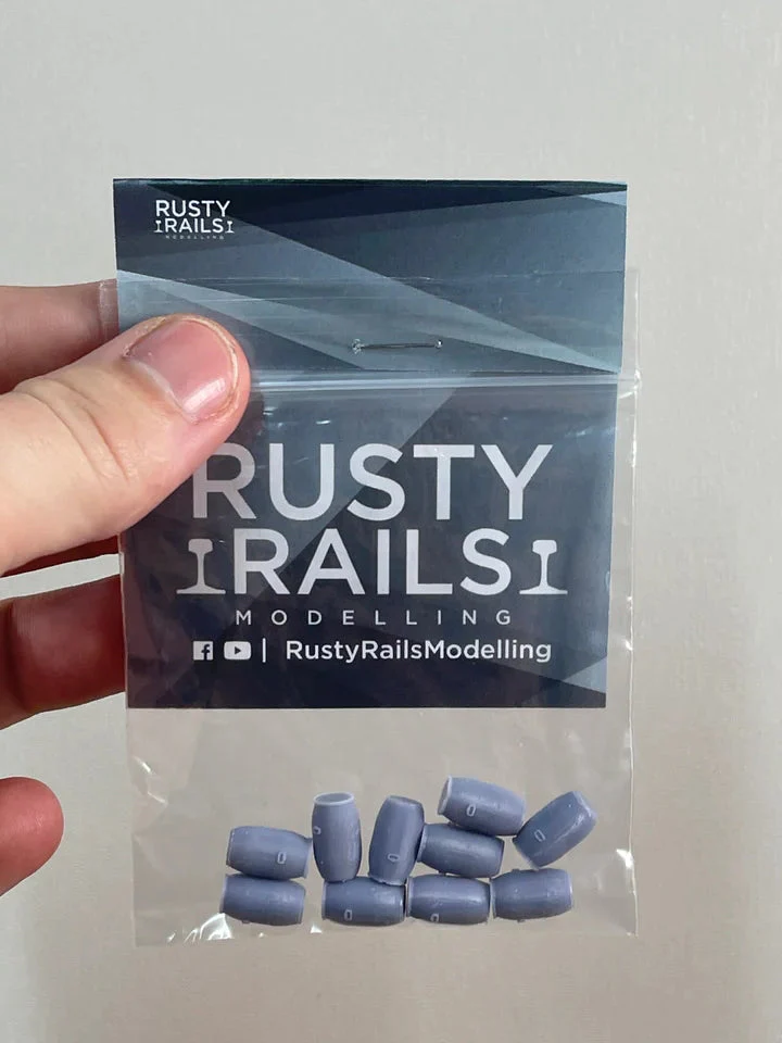 RRM107 OO Gauge Chemical Drums (Pack of 10) - Unpainted Model Kit - Image 3