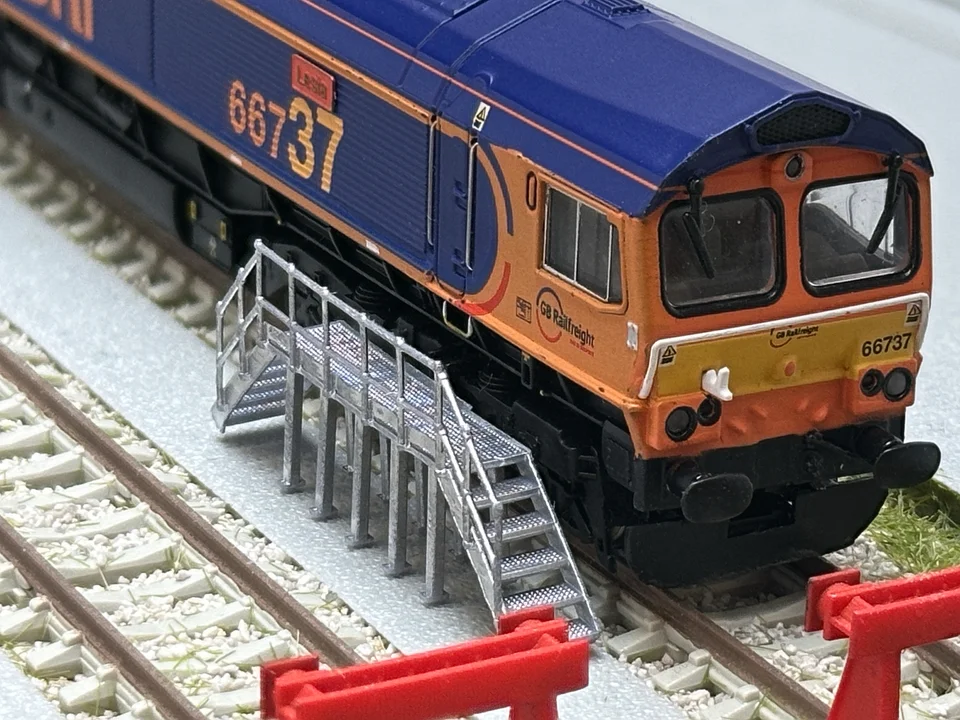 RRM123 N Gauge Access Platform (V2) (Pack of 2) - Unpainted Model Kit - Image 2