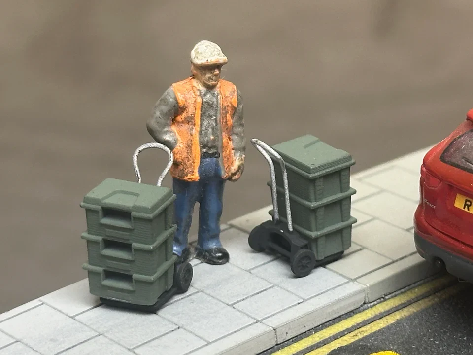 RRM143 OO Gauge Recycling Bins (Pack of 9) - Unpainted Model Kit - Image 3