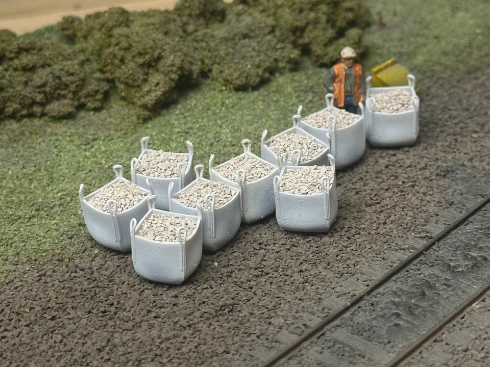 RRM144 OO Gauge One Tonne Bags (Pack of 9) - Unpainted Model Kit - Image 3