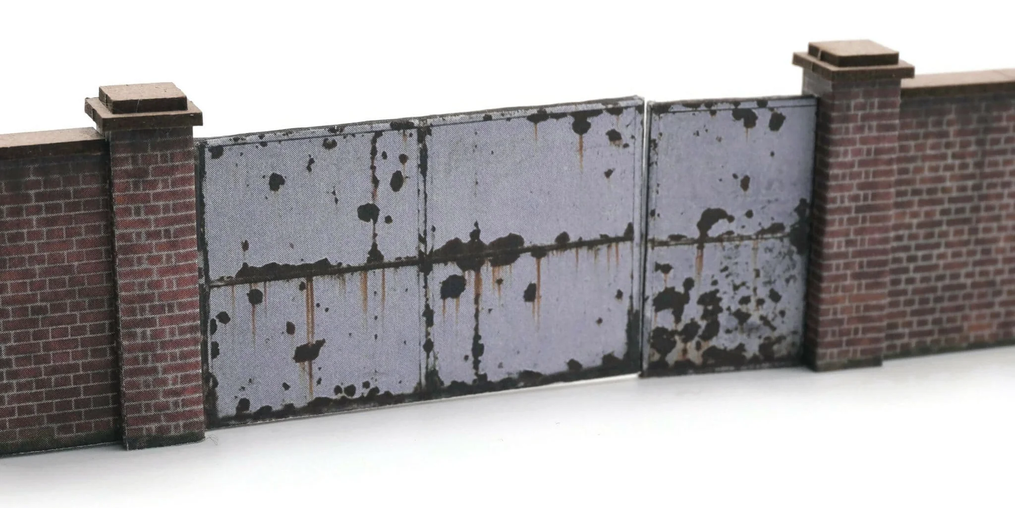 KX002 OO 6ft Industrial Brick Wall And Gates Model Kit - Image 3