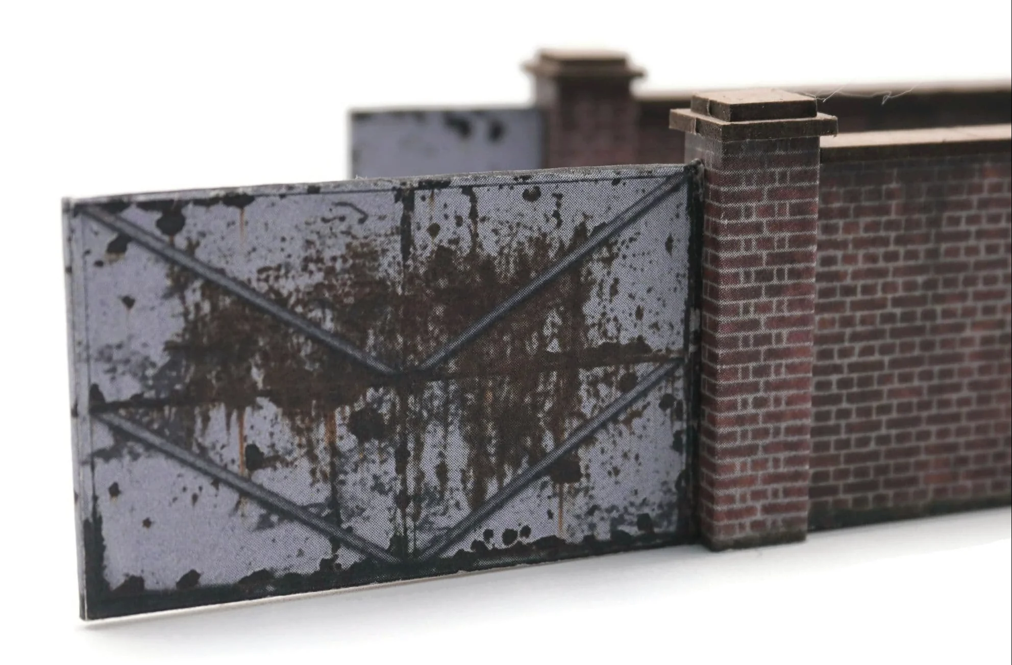 KX002 OO 6ft Industrial Brick Wall And Gates Model Kit - Image 4