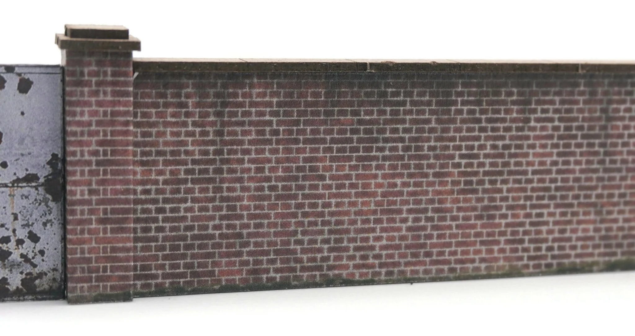 KX002 OO 6ft Industrial Brick Wall And Gates Model Kit - Image 5