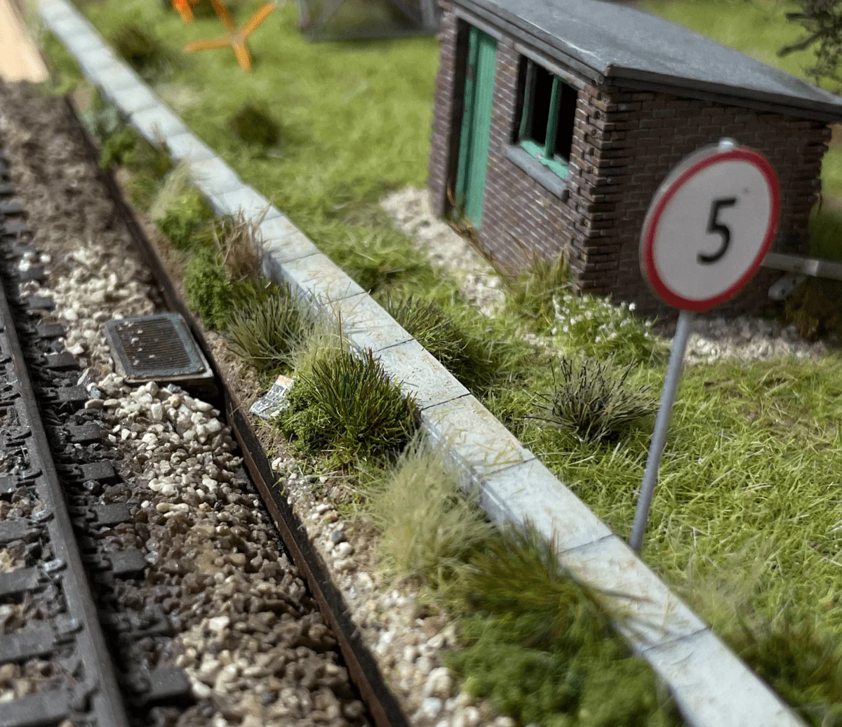 LX035 Laser Cut Concrete Lineside Trunking Model Kit - Image 4