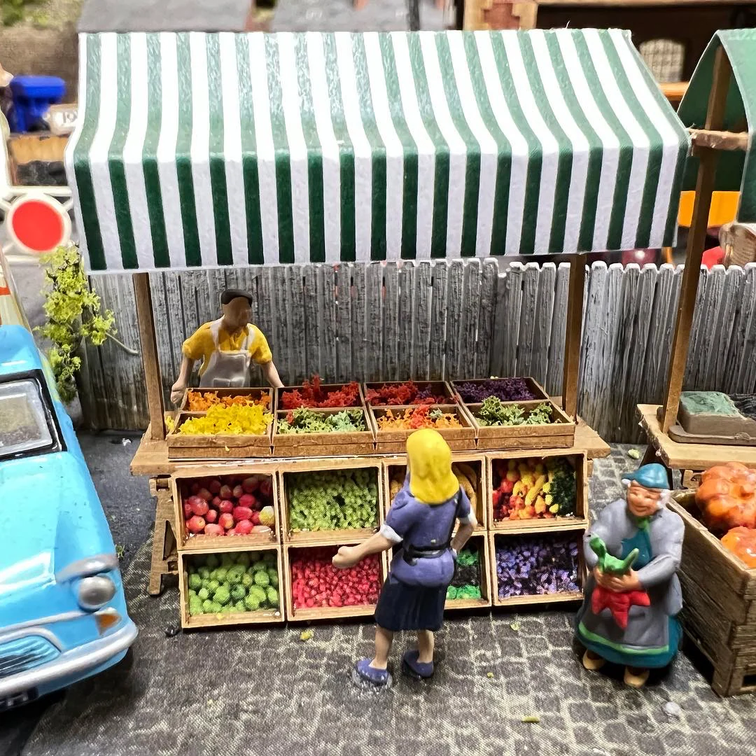 LX067 Market Stalls (Pack of 4) Model Kit - Image 2