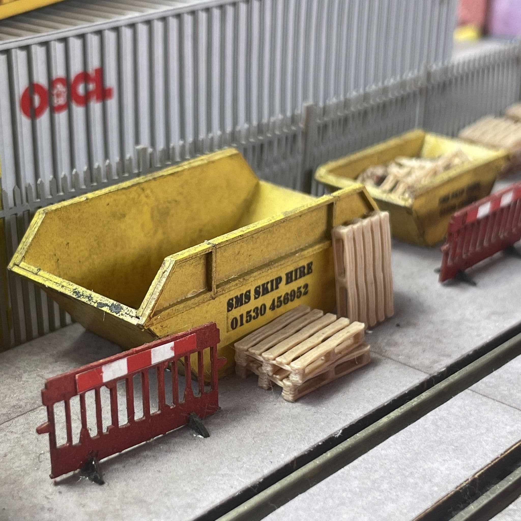 LX110 Rubbish Skips Model Kit - Image 4