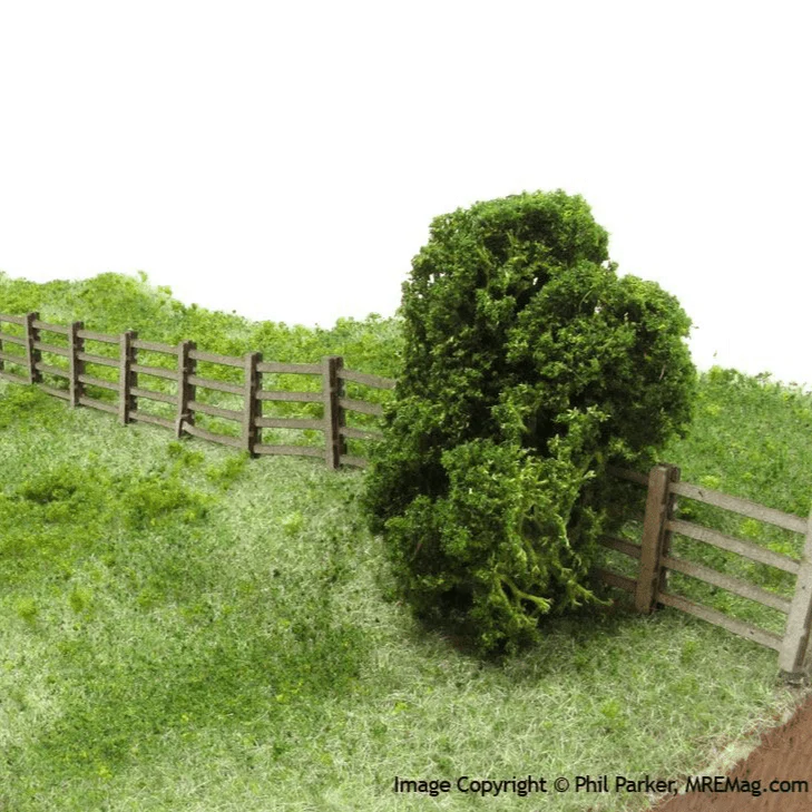 LX236 OO/HO 4ft Post & Rail Fencing (Natural Wood) Model Kit - Image 3