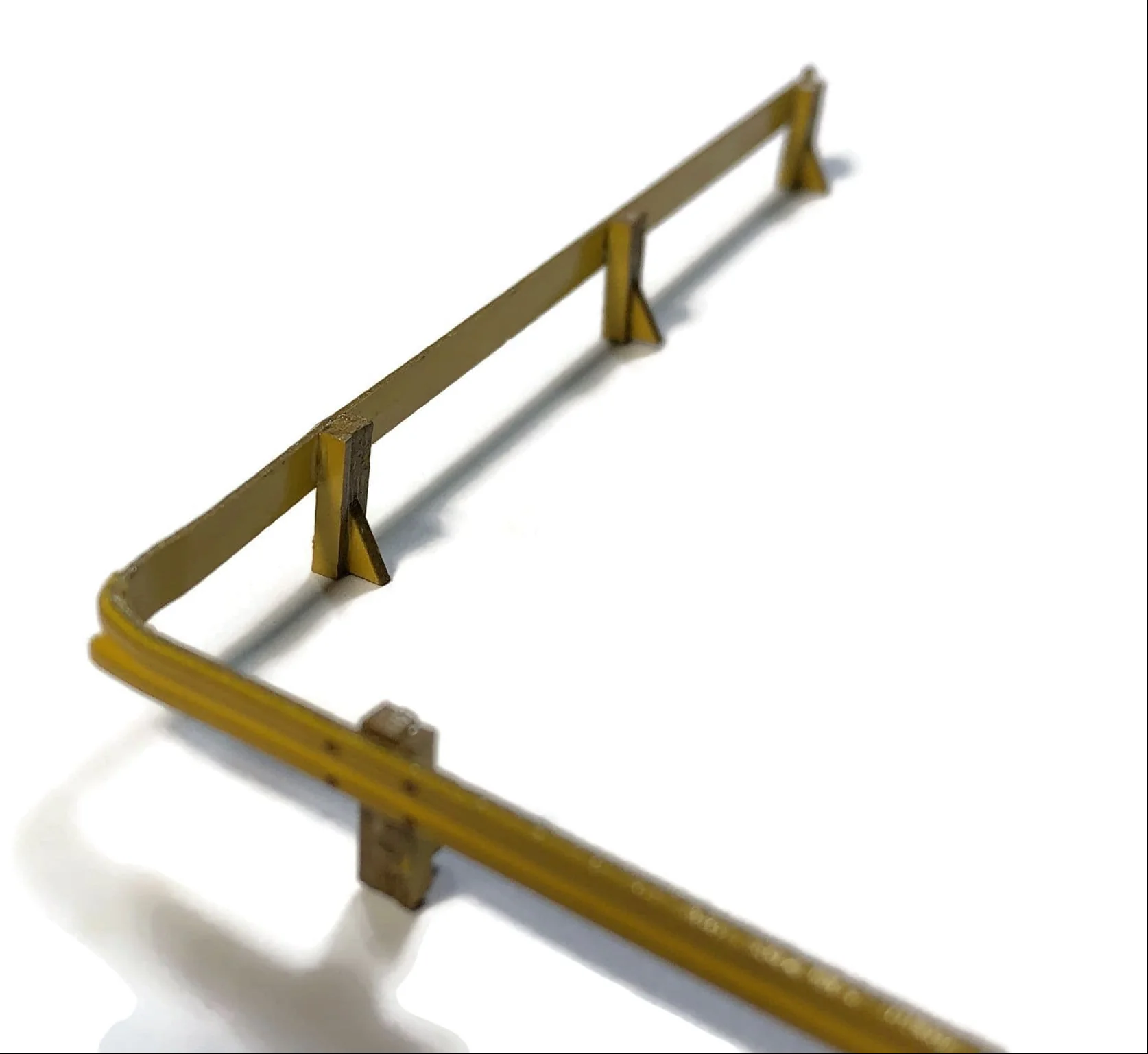 LX463 Armco Style Roadside & Depot Safety Barriers Model Kit - Image 3