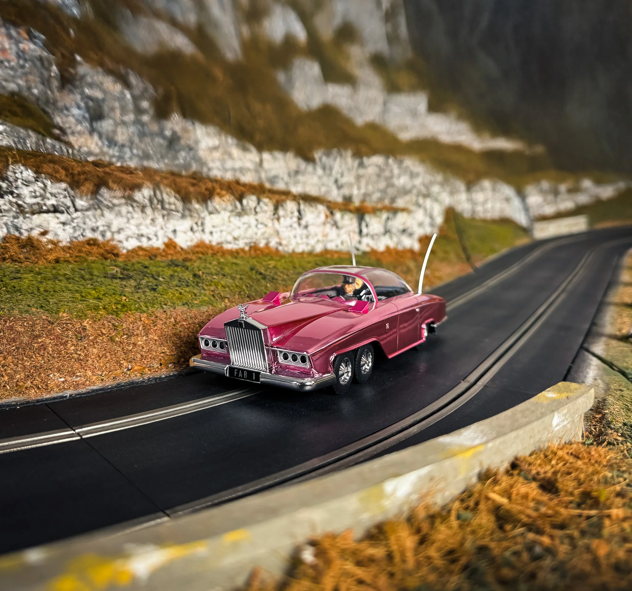 C4579A Thunderbirds FAB-1 60th Anniversary Pink Chrome Edition - Image 5