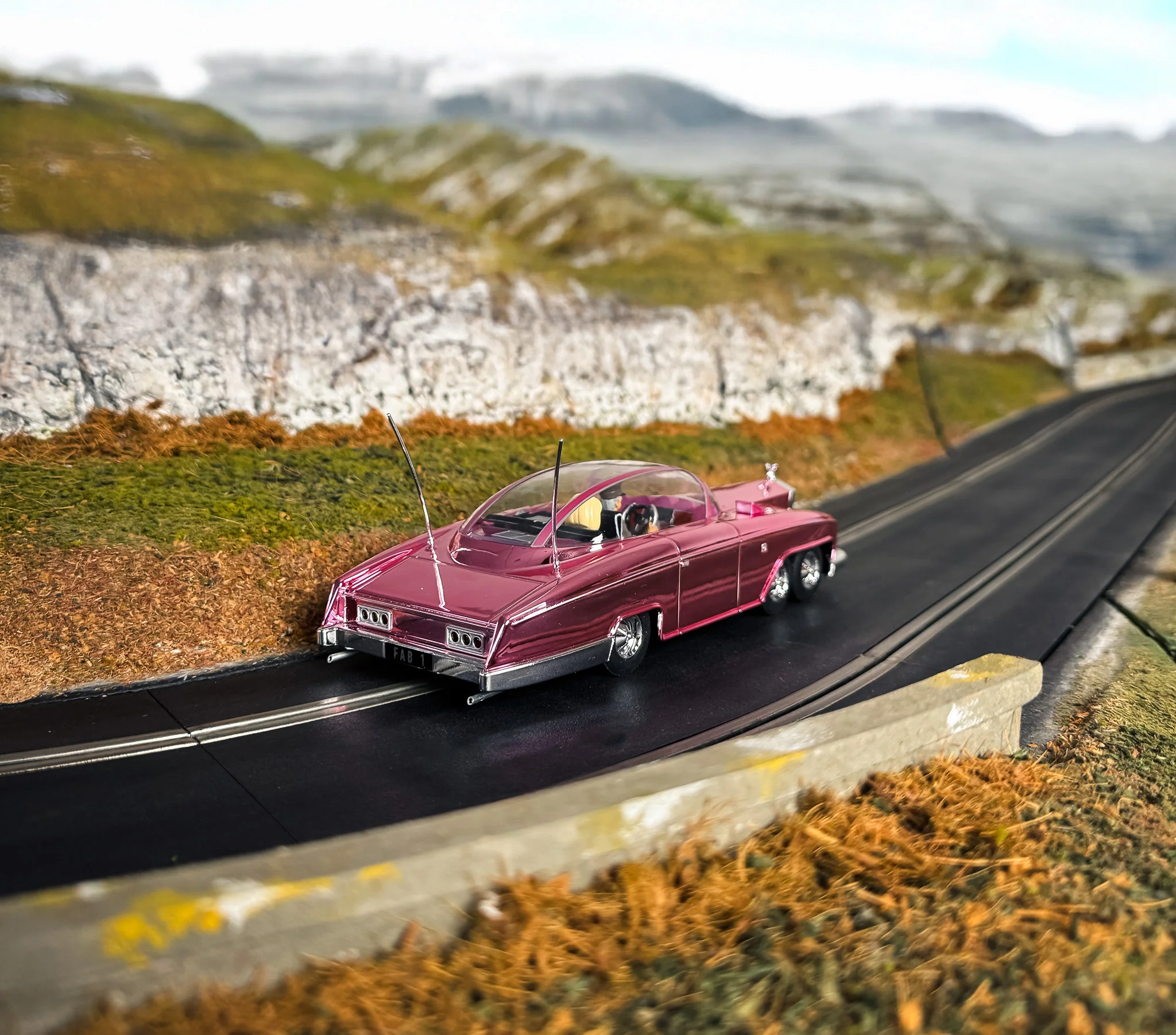 C4579A Thunderbirds FAB-1 60th Anniversary Pink Chrome Edition - Image 6