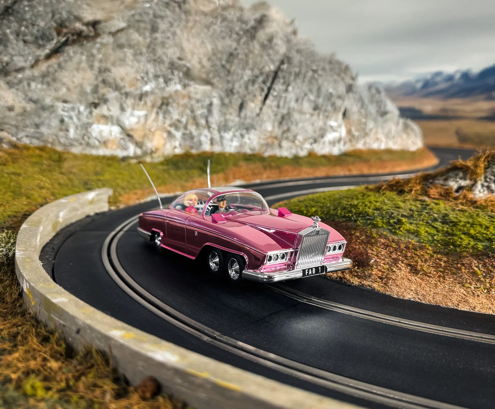 C4579A Thunderbirds FAB-1 60th Anniversary Pink Chrome Edition - Image 8