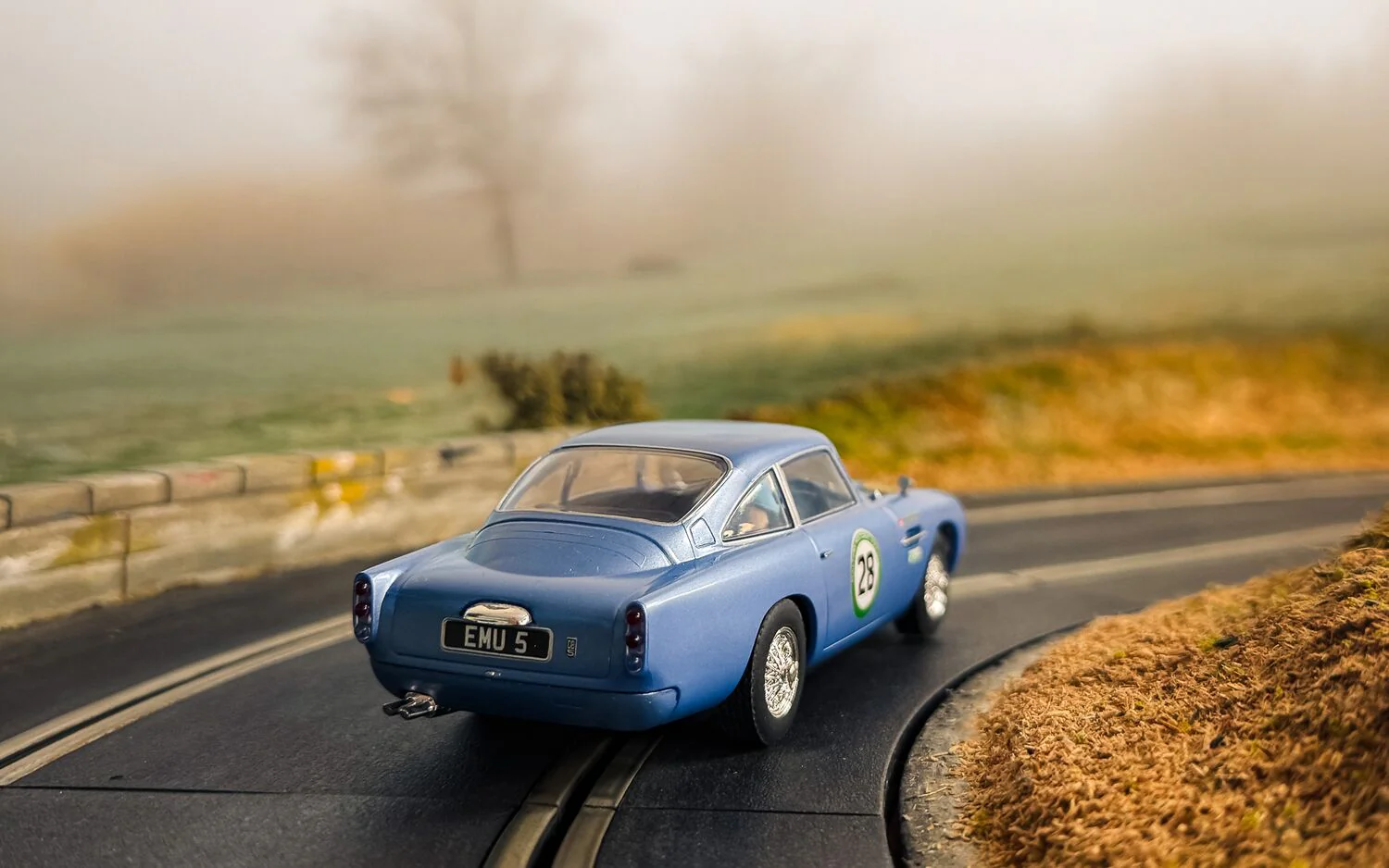 C4599 Aston Martin DB5 - Blue / Yellow - Historic GT Racing - Image 9