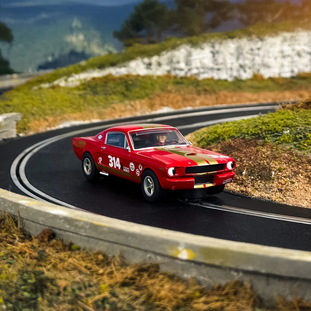 C4658 Shelby GT350H - Red and Gold - Image 7